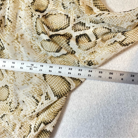 A.N.A Women’s L Snakeskin Print Blouse Pullover Pintuck Detail V-Neck 3/4 Sleeve - Picture 14 of 16
